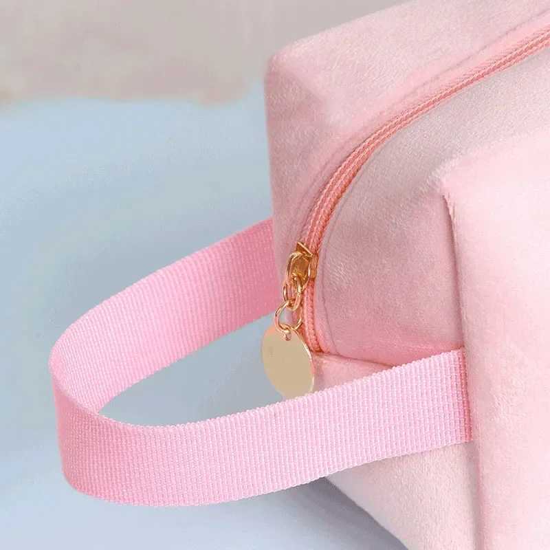 Fashion Women Cosmetic Bag Travel Sanitary Napkin Makeup Toiletries Wash Organizer Storage Bag Velvet Neceser Make Up PouchW251021