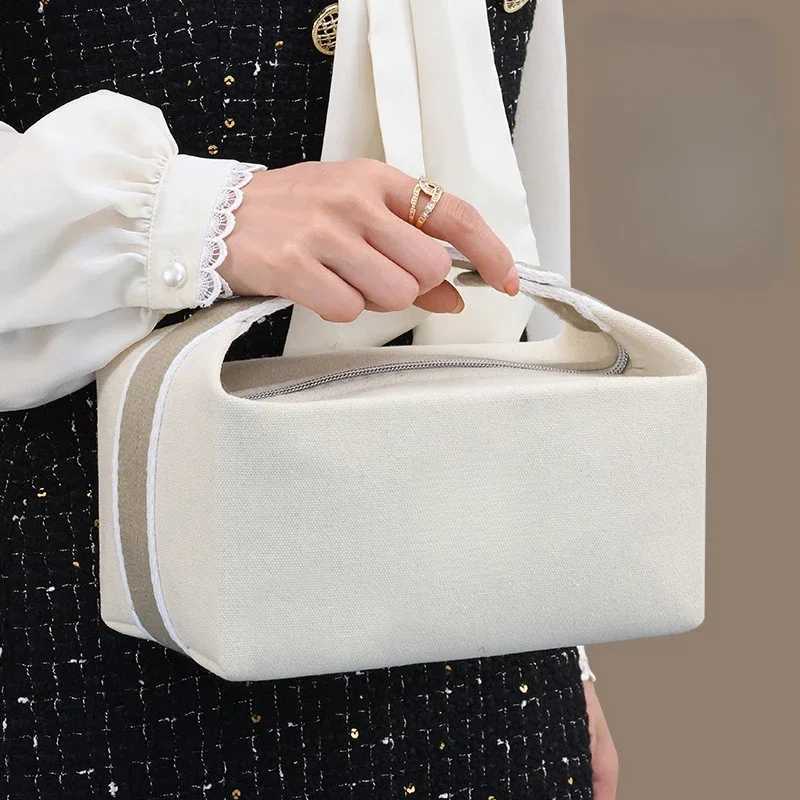 Ladies Canvas Makeup Bag Portable cosmetic bag New Luxury Cosmetic Organizer Travel Essential Washroom Storage BagW251021
