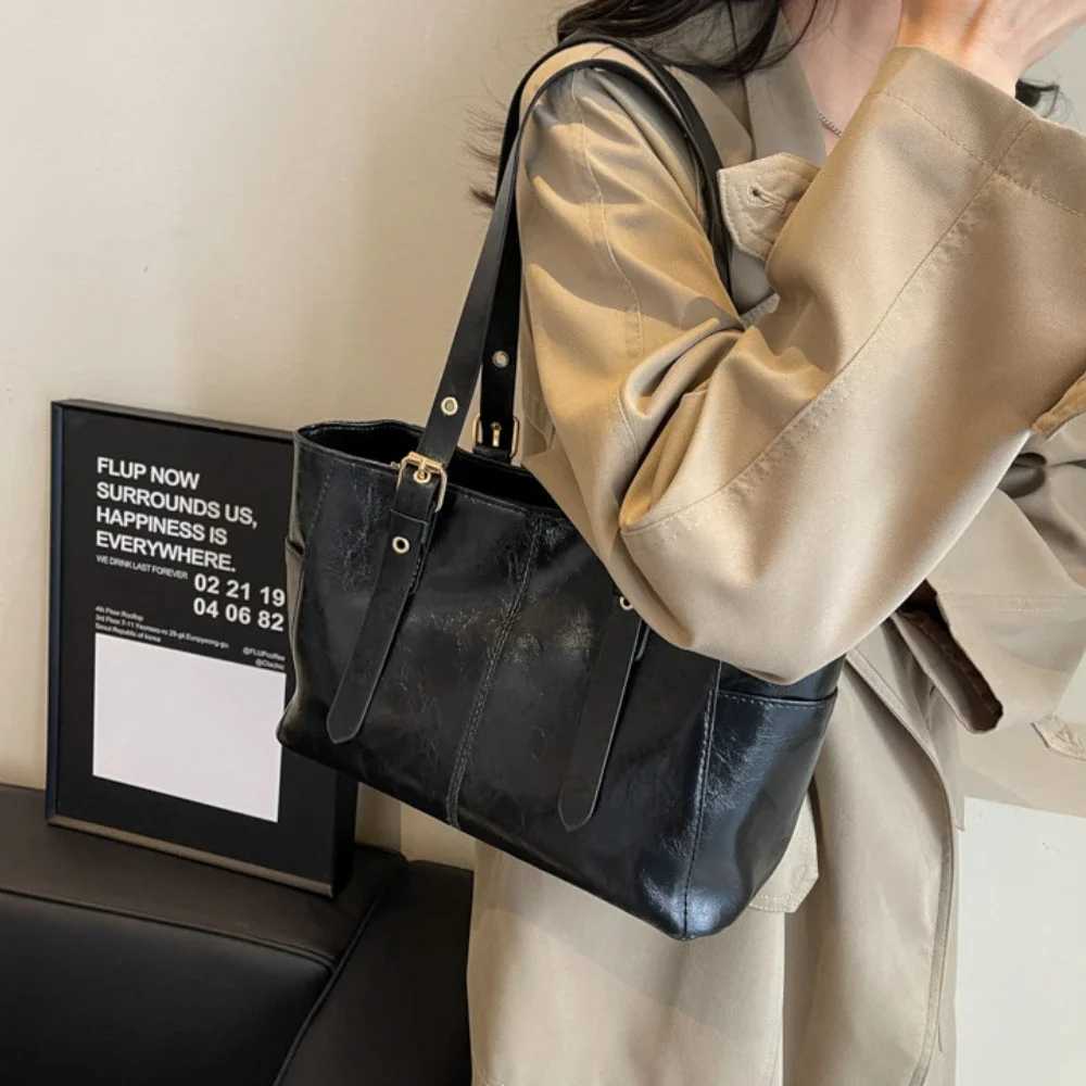 Fashion Retro Women PU Leather Shoulder Bags Trend High End Lady Tote Bag Large Capacity Females Commuter Bag Handbag PursesXJ251021