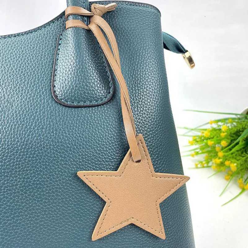 Pu Leather Keychain Five Pointed Star Shape Luggage Pendant Fashion Backpack Handbag Hanging Keyrings Accessories Jewelry Gift W251021