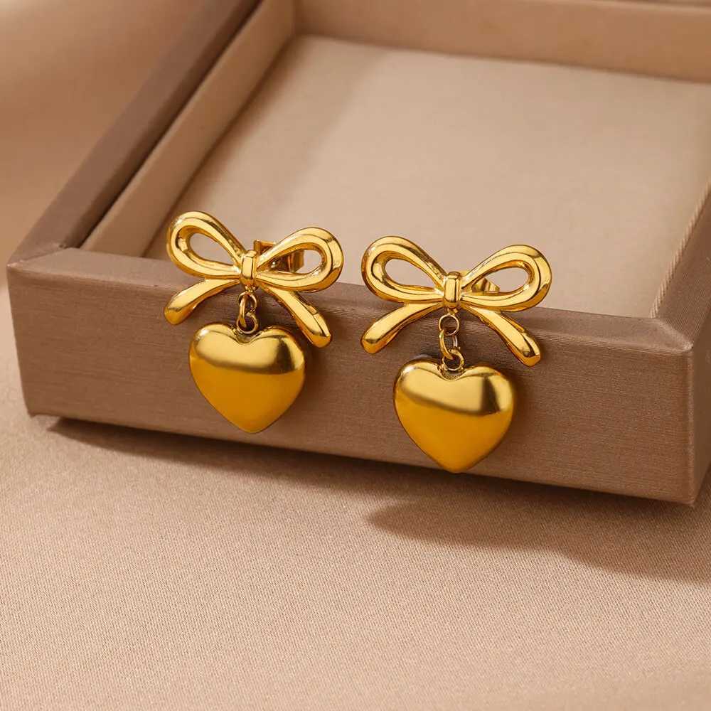 Stainless Steel Heart Earrings for Women Gold Color New In Cute Heart Stud Earrings 2024 Trend Wedding Party Jewelry Gift BFF J251021