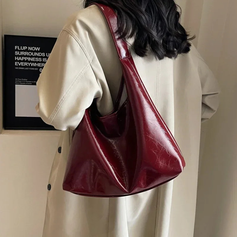 Large Capacity Red Bag For Women 2025 Retro Texture Single Shoulder Tote Bags Fashion Versatile Casual Ladies Handbags 251021