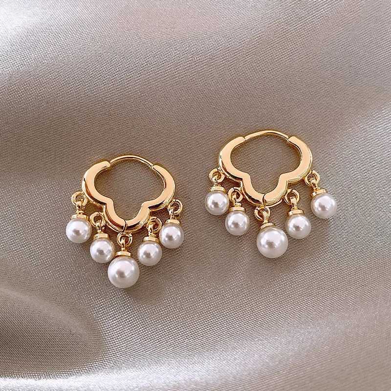 Korean Style HighEnd Cloud Ear Buckle Simple Earrings Exquisite Temperament Tassel Pearl Earrings Creative Party Jewelry Gifts J251021