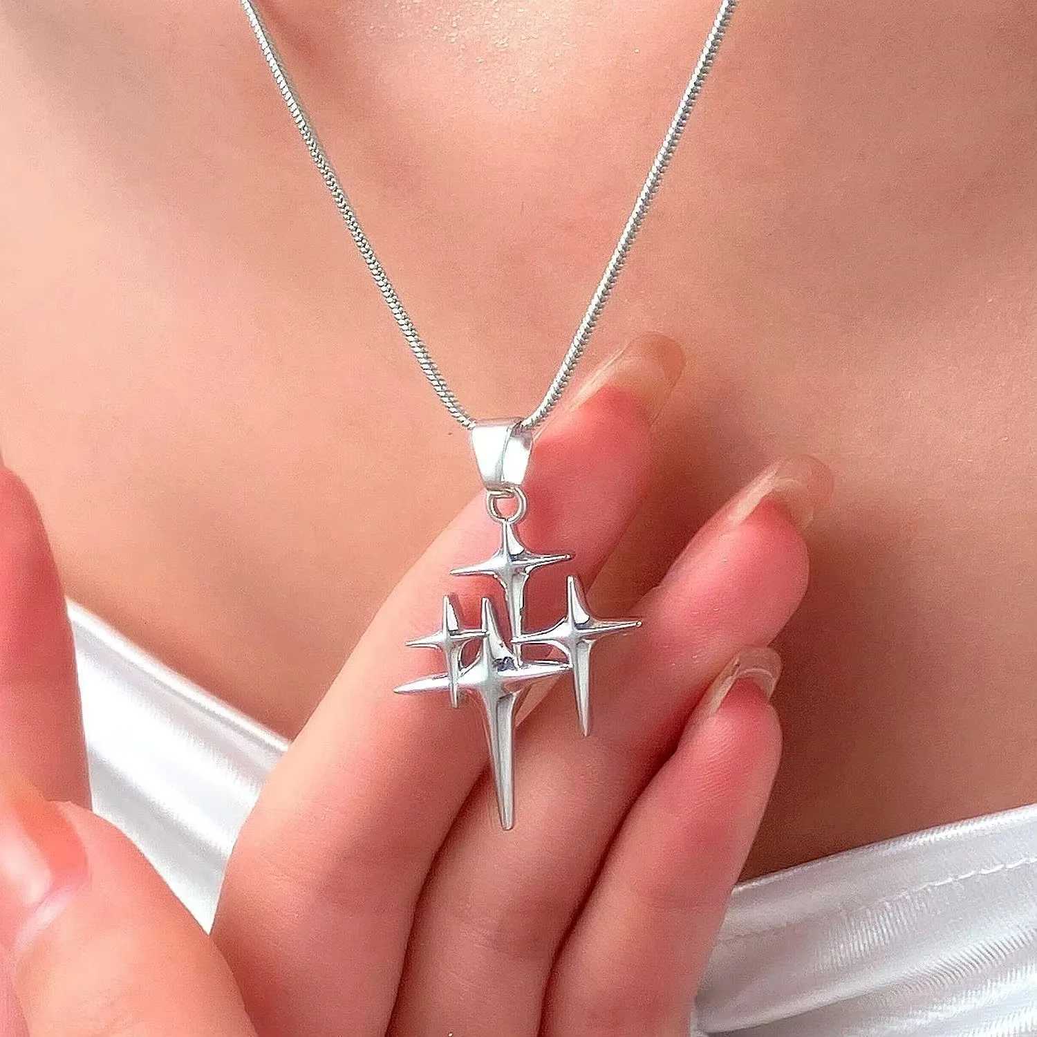 Y2K Simple Choker Necklace Four Pointed Star Necklace Adjustable Crucifix Pendant Necklace Silver Color Fashion Necklace JewelryXJ251018