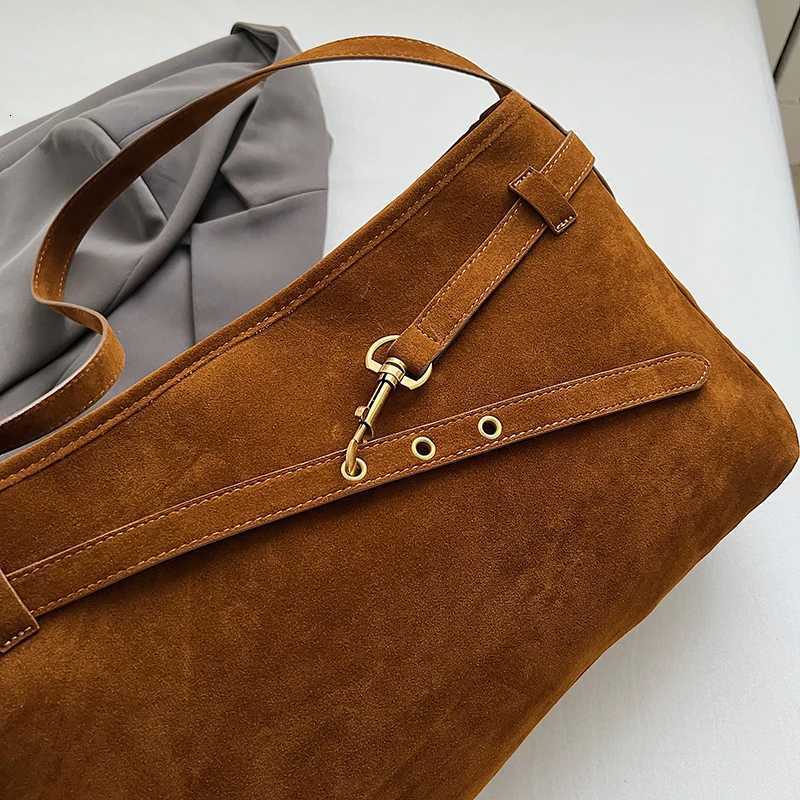 Classic Faux Suede Armpit Bag for Women Exquisite Square Shoulder Purse Stylish Autumn Winter Minimalist Designer Underarm ToteXJ251021