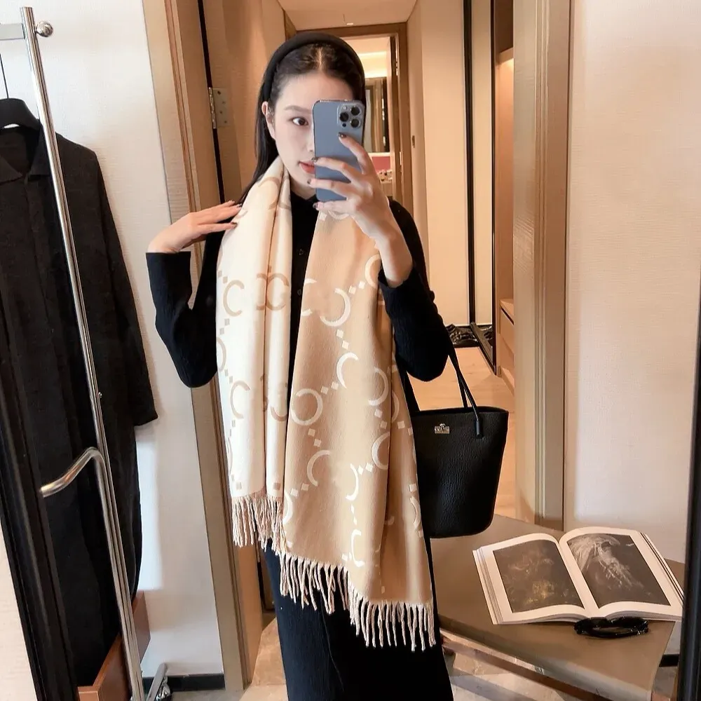 scarf Elegant Designer Cashmere Scarves - Premium Luxury & Softness for Stylish Wardrobes Luxury Cashmere Accessories: Exquisite Designer ScrafssAAAAA