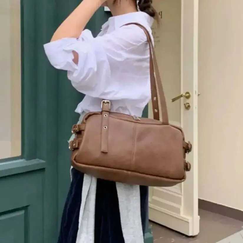 2025 Retro Vintage Large Capacity Womens outder Underarm Bag Commuter Boston Bag Shoulder Womens Bag Artificial Leather Z251018