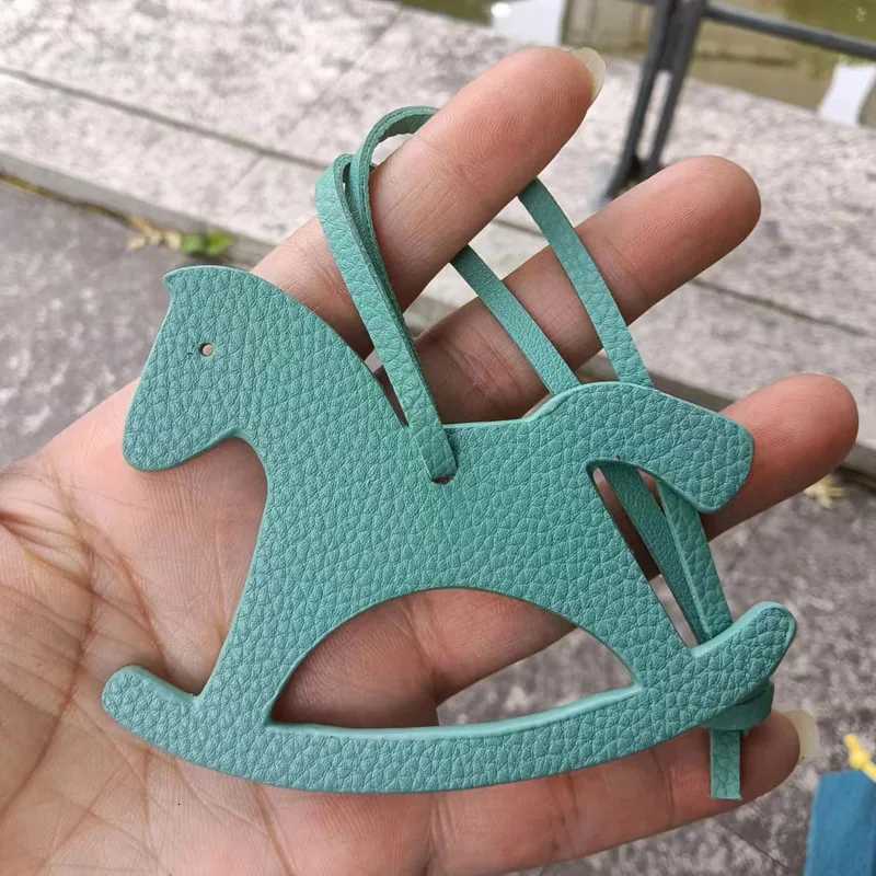 Fashion Horse Keychain 2024 Colorful PU Leather Wings Pony Charm Animal Pendant Keyring for Men Women Gift Bag Hanger W251021
