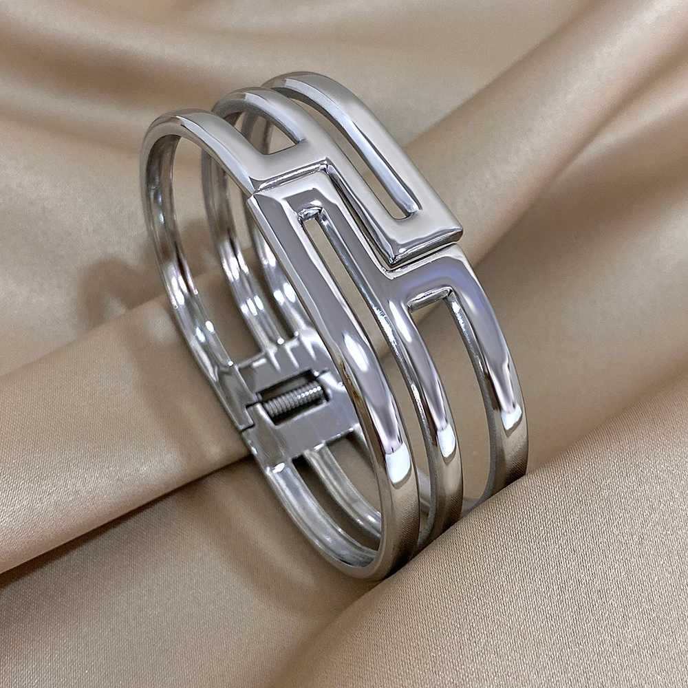 Smooth Hollow Stainless Steel Bangle Bracelets for Women Men Geometry Cuff Bangles Fashion Chunky Waterproof Wide Jewelry Gifts J251021