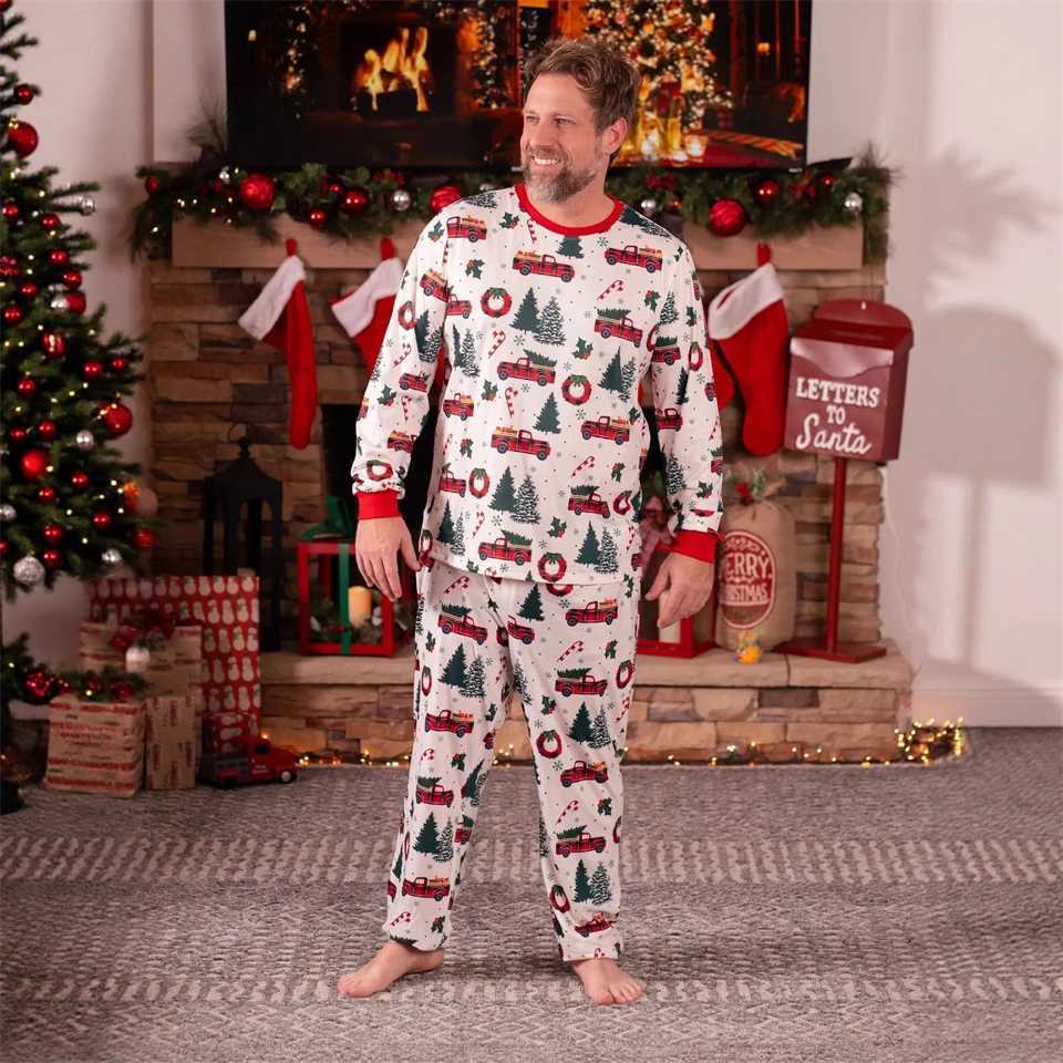 Casual Winter Cotton Parentchild Family Matching Christmas Pajamas Childrens Sleepwear Couple Pyjamas Womens Mens Loungewear L251021Q3F0