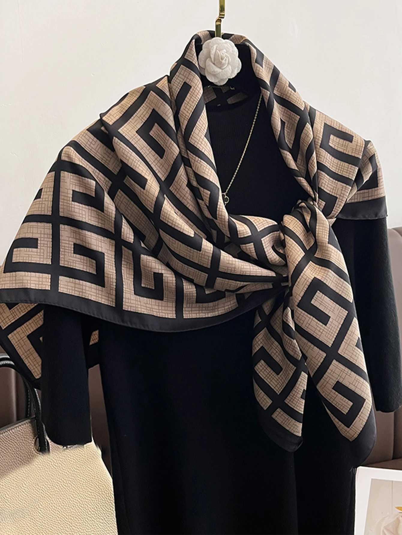 9090cm Luxury Brand Square Silk Scarves Wen Hijab Shawls Fashion Print Kerchi Fme Scarf Foard Bandana Beach PareoW251021