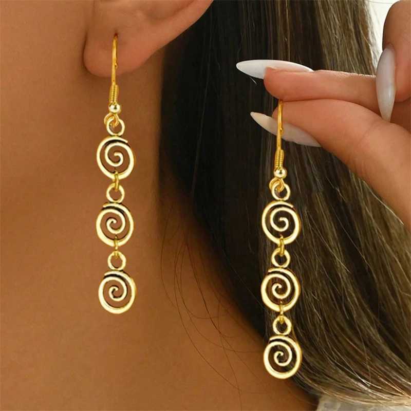 Vintage Metal Spiral Dangle Earrings for Women Fashion Simple Geometric Swirl Long Drop Earring Piercing Ear Jewelry Accessories J251021