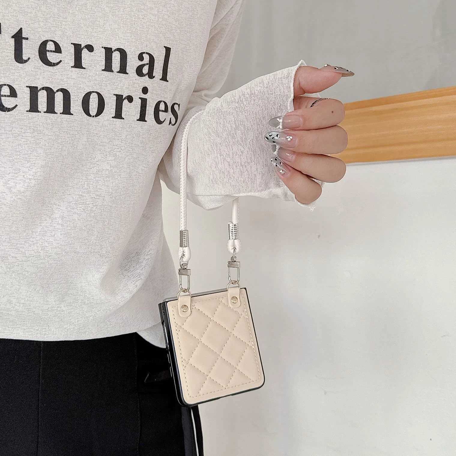 Wrist Strap Leather Phone Case for Galaxy Z Flip 7 6 5 4 3 Flip5 Flip6 Flip7 5G Chain Cord Rope Strap Shockproof Cover J251114