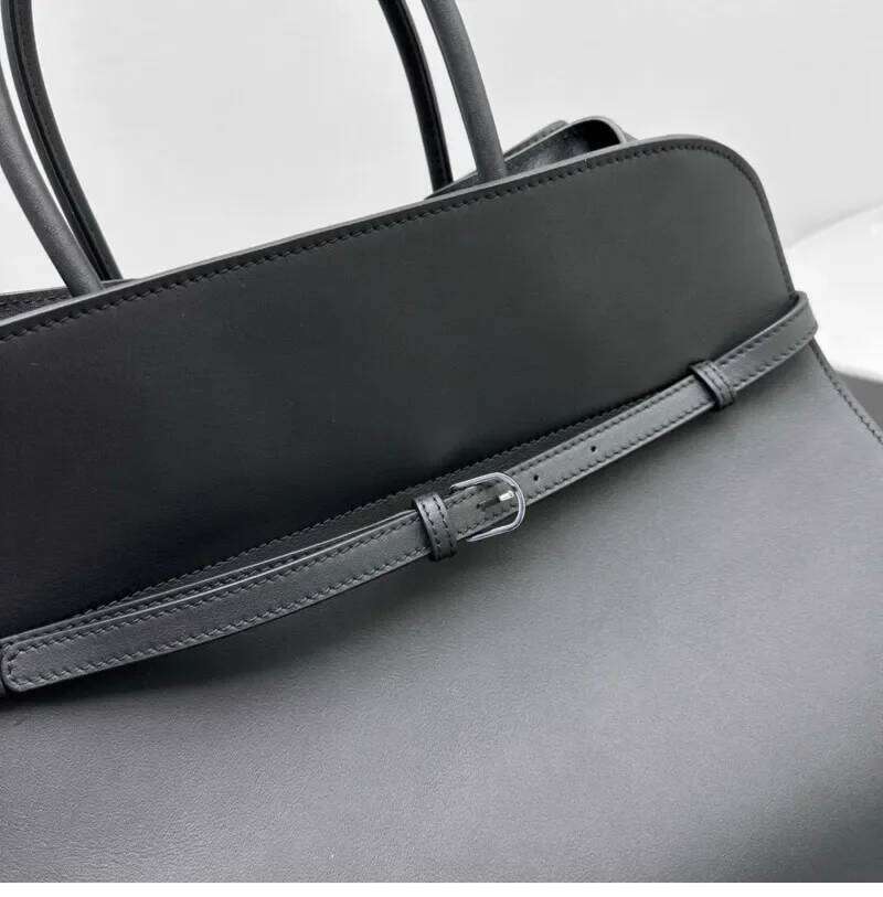 Adjustable Straps, Minimalist Design Tote Capacity Commuter Bag Cowhide Niche Shoulder Handbag Large Soft