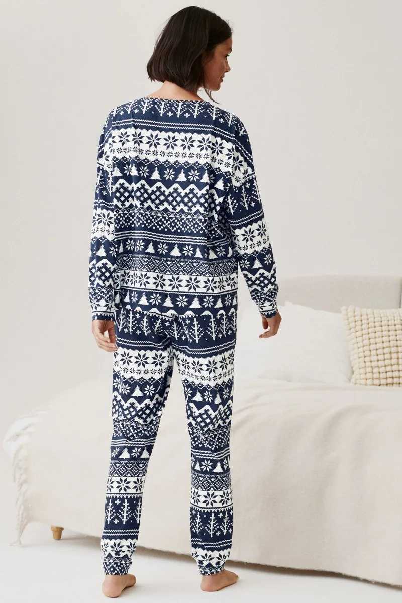 2025 Winter Allover Print Chrias Pajamas Set Mother Father Kids Matching Outfits Soft Loose Sleepwear Xmas Family Look Wear L2510213F8L