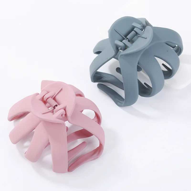 Women Girls Geometric Hair Claw Clamps Metal Hair Crab Moon Shape Hair Claw Clip Solid Color Hairpin Large Size Hair AccessoriesW254021