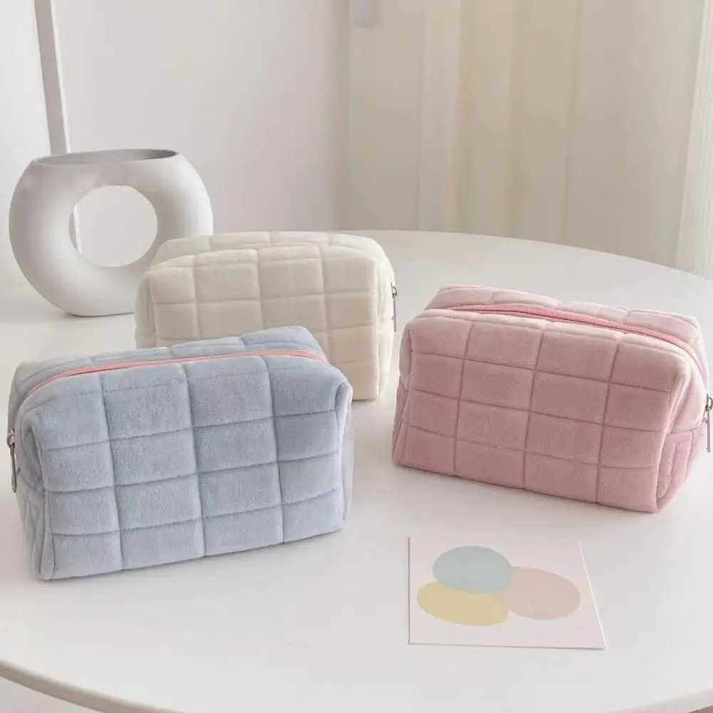 Cute Plush Makeup Bag for Women Portable Travel Small Cosmetic Bags Solid Color Zipper Toiletry Bag Washing Pouch Storage BagsW251021