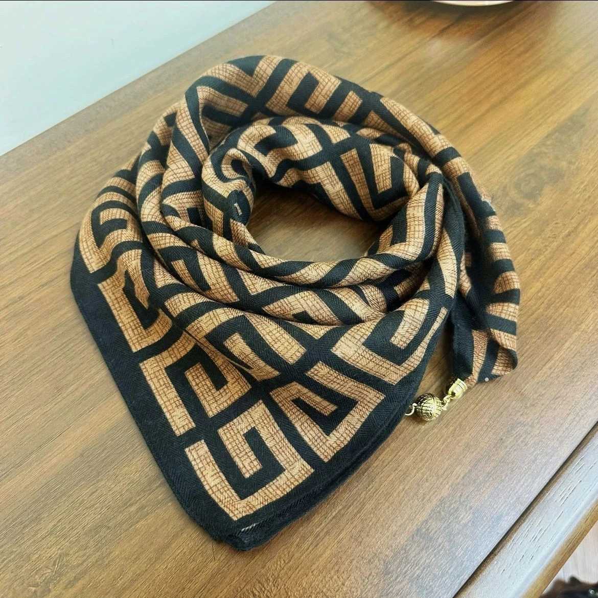 New Style Magnetic Buckle Print Silk Scarf Women New Spring Autumn Wraps Neck Scarf Fashion Cross Scarves Highend Scarves W251021