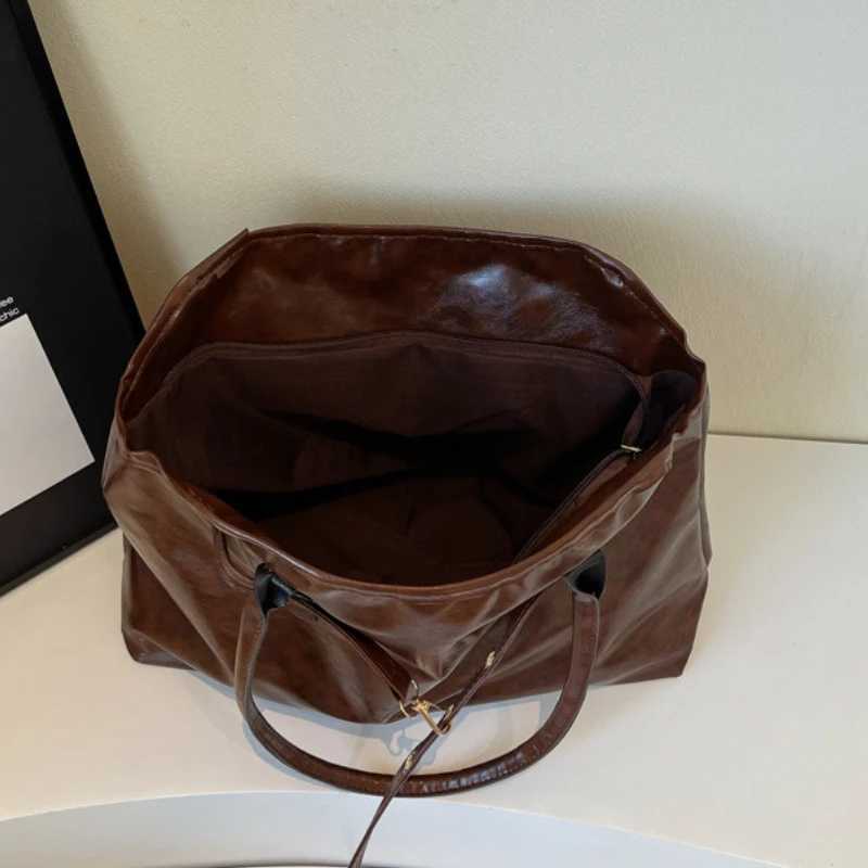 Womens Vintage Large Capacity PU Leather Tote Bag Metal Buckle Strap Accents Top Handle Shoulder Carry Bags for Winter 2025XJ251021