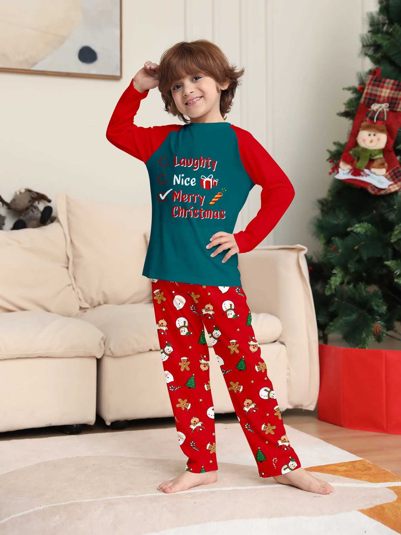 2025 Family Christmas Pajama Sets Red Green Plaid Design with Elk Patterns Comfortable for Holidays L2510210ZB4