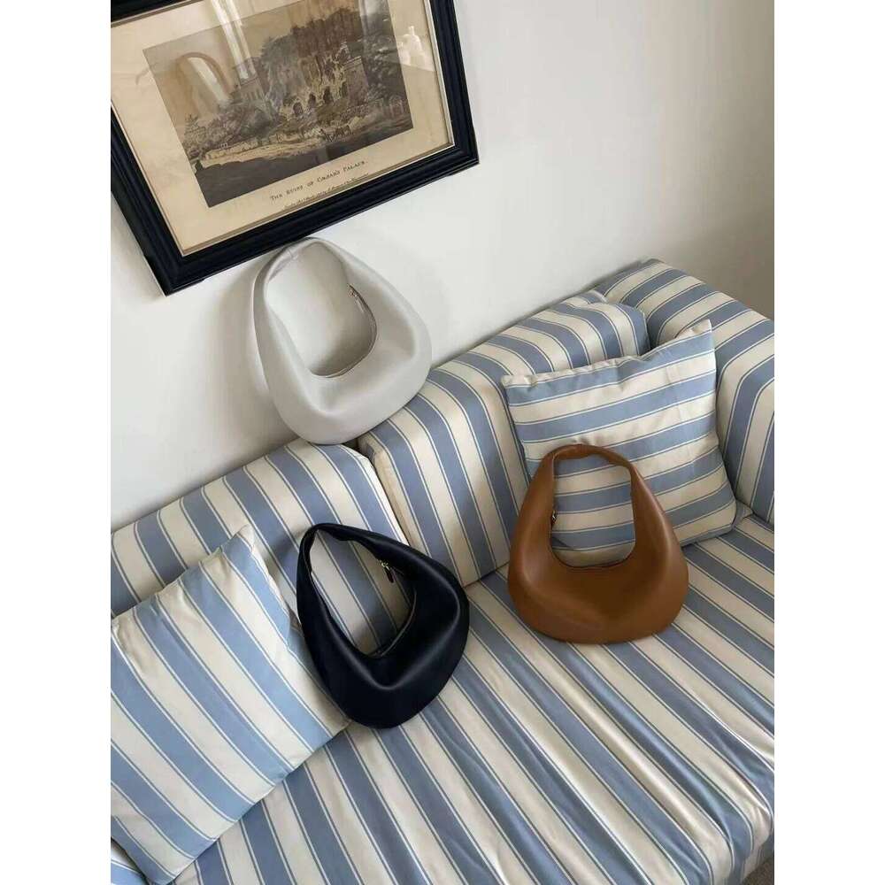 Spring And Autumn High Quality Leather Dumpling Bag 251021