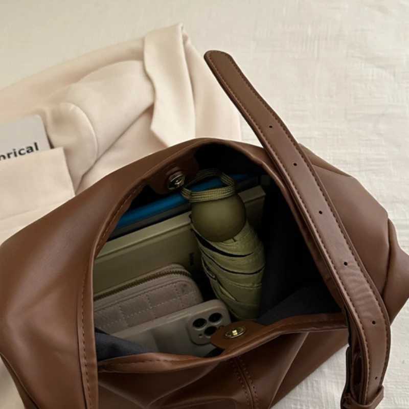 New Tote Bag Womens Fashionable Simple Shoulder Bags Large Capacity PU Commuter Tote Bag High Sense Retro Armpit BagsXJ251021