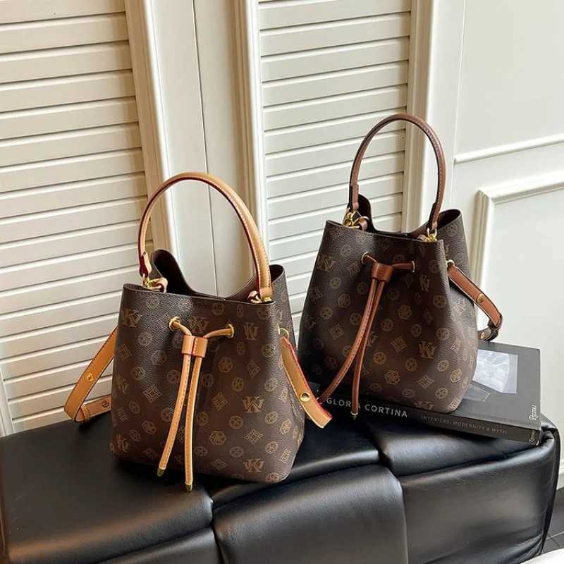 Stylish Womens Shoulder Bag Premium Leather Crossbody Handbag Elegant Designer Tote Luxury Brand Ladies Messenger Z251018