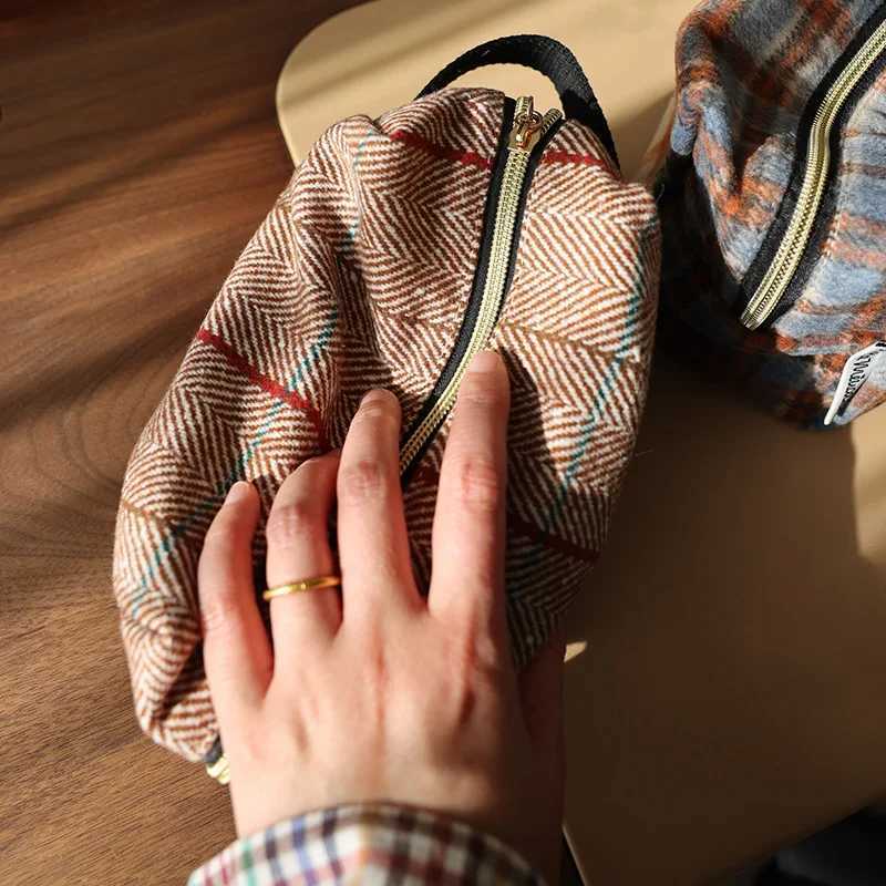 Plaid woolen cosmetic bag multifunctional portable large storage bag small portable threedimensional toiletry bagW251021