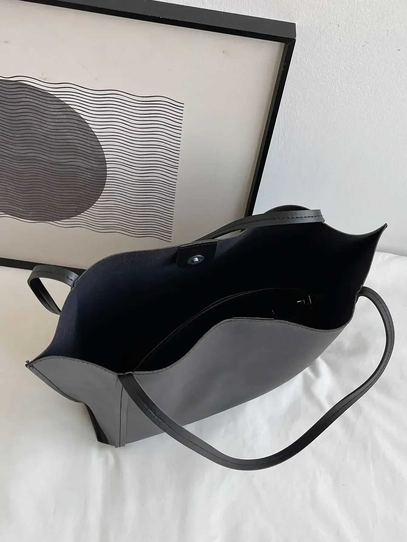 Lightweight Minimalist Shoulder Bag for Girls and WhiteCollar Workers in Business Casual StyleXJ251021