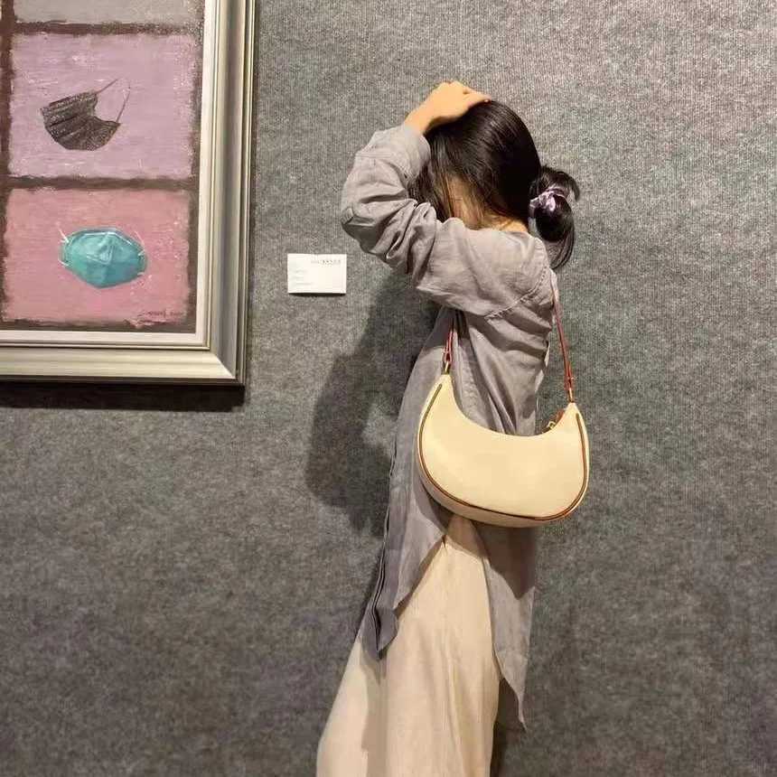 Small Bag Female 2025 New Fashion Hot Style AllMatch French Niche Highend Puzzle Crescent Shoulder Trendy Retro VintageXJ251021