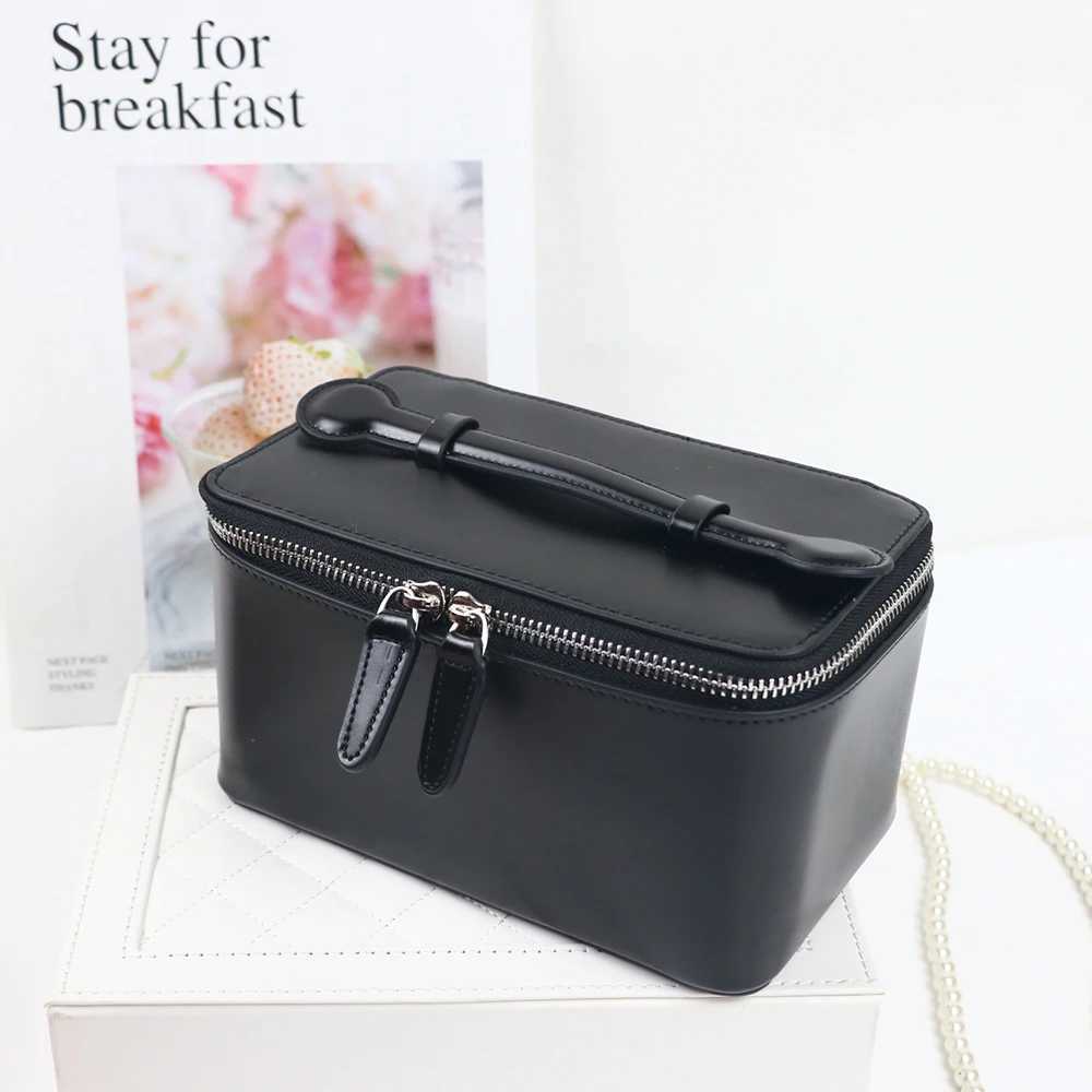 Customized name leather handheld makeup case and beauty bag portable storage largecapacity handbagW251021