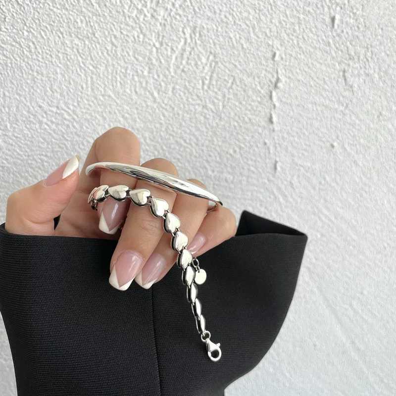 QMCOCO 2024 New Silver Color Love Heart Chain Bracelet Female Sweet Retro Simple Fashion Couples Bangles Jewelry Gift J251021