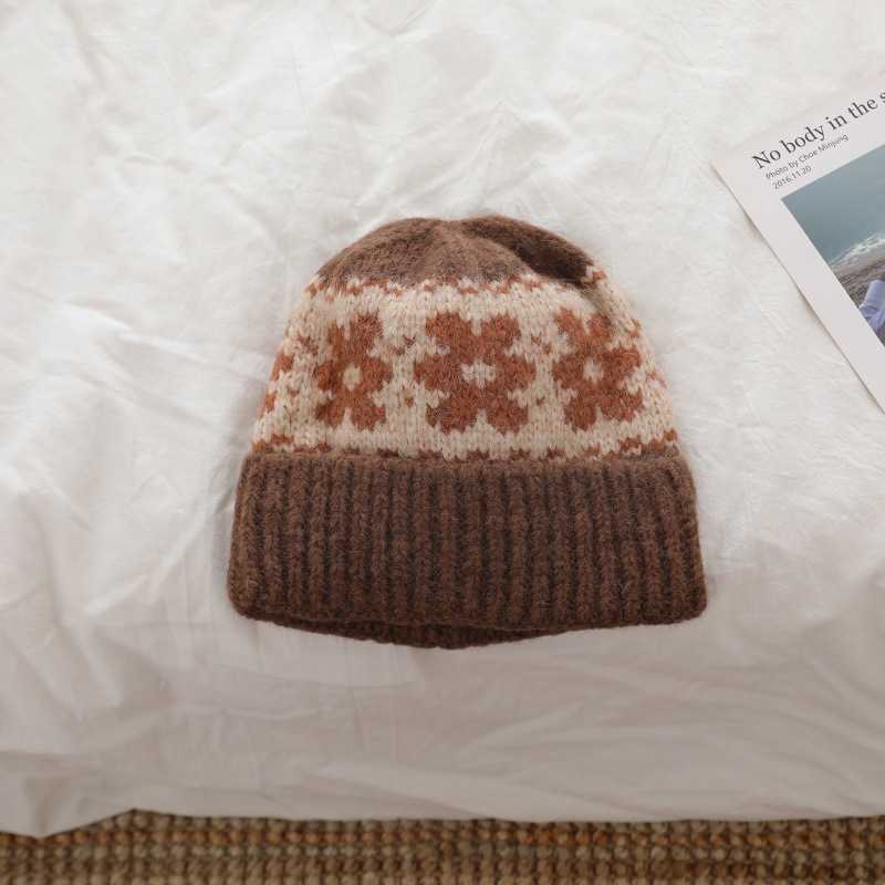 Floral Knitted Stylish Warm Wool Hat for Women Autumn and Winter Ear Protection Round Cold Hat Winter Knitted Hat College Style H251020