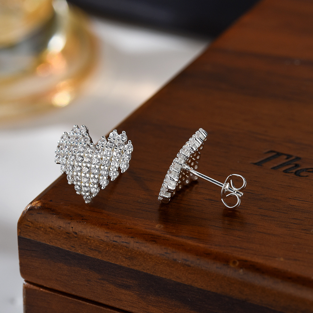 Designer earrings S925 pure silver heart-shaped earrings for women with a high-end and niche design retro light luxury earrings free shipping