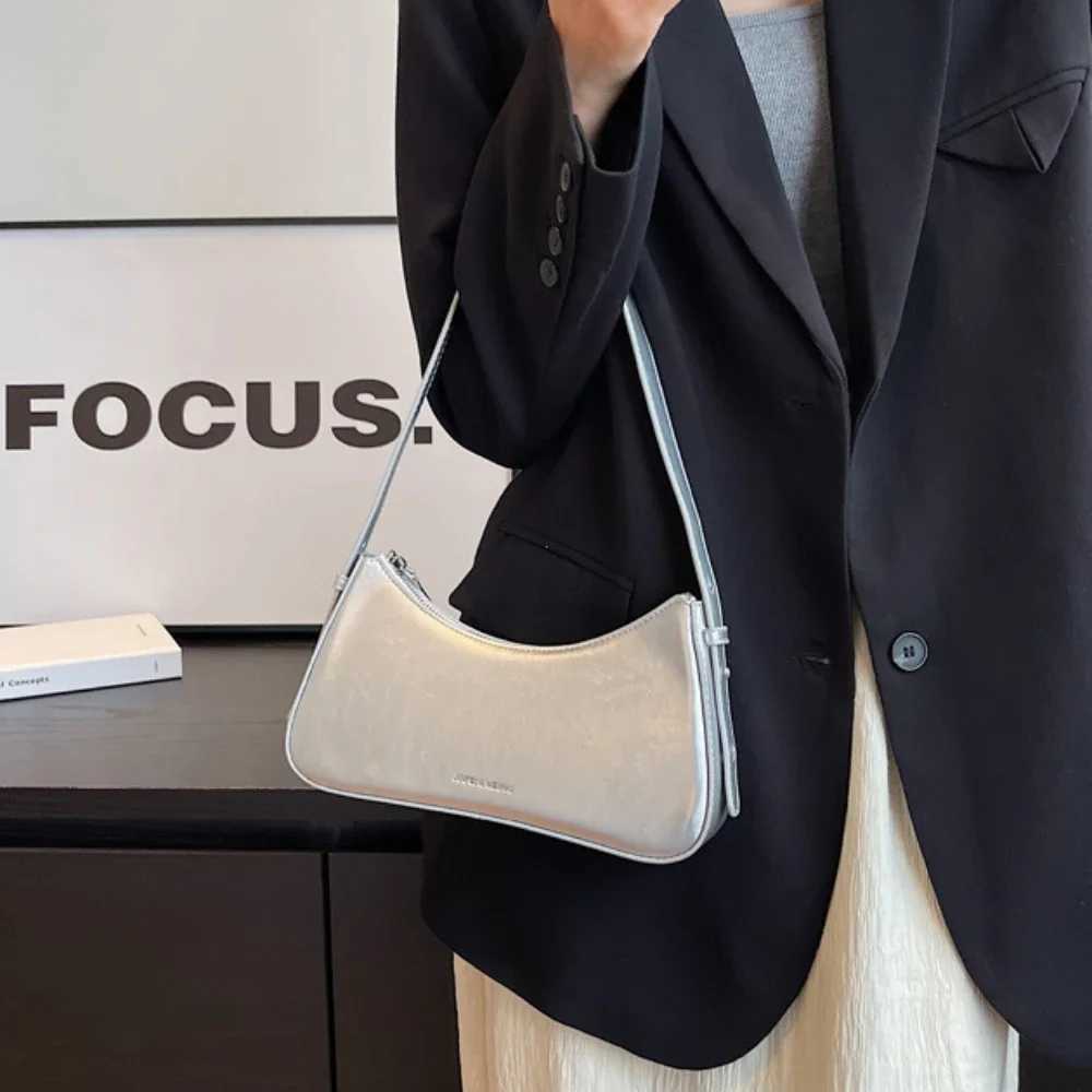 Small Cute Underarm Shoulder Bags for Women 2025 Trend Design Leather Handbags and Purses Y2K Silver Red Hand Bag Women BagXJ251021