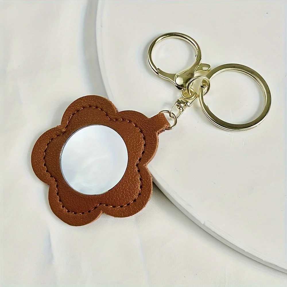 6pcs Floral Faux Leather Cute Keychain Mirrors Makeup Accessories Portable Makeup Keychain Accessories Key Chains for Women W251021