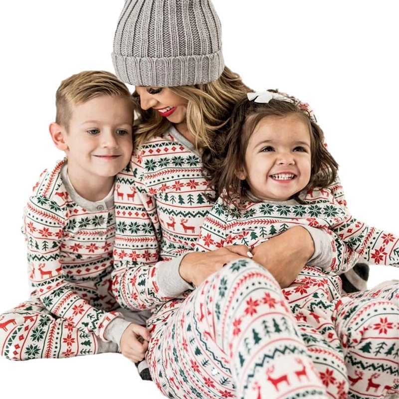 Christmas Family Matching Outfits Nighty Family Suits with Elk Tree Printing Long Pajama Sets MotherFatherKidBaby Sleepwears L25102195L5