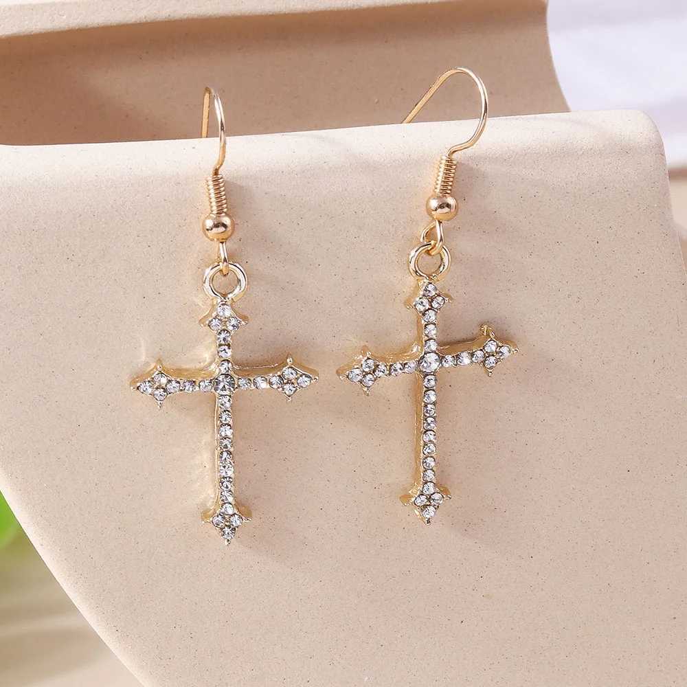Dazzling Zircon Crystal Cross Earrings for Women Men Gothic Punk Hip Hop Jesus Crucifix Dangle Earring Christian Party Jewelry J251021