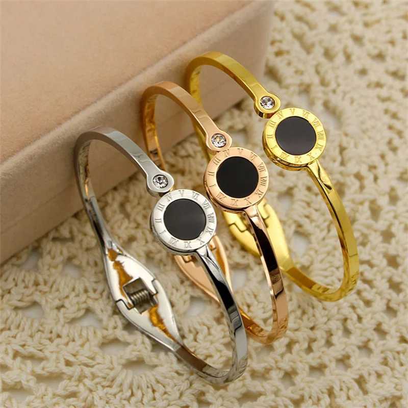 Luxcury Sophisticated Ladies' Titanium Wristwear: Resistant to Scratches and Corrosion A Unique Gift Idea