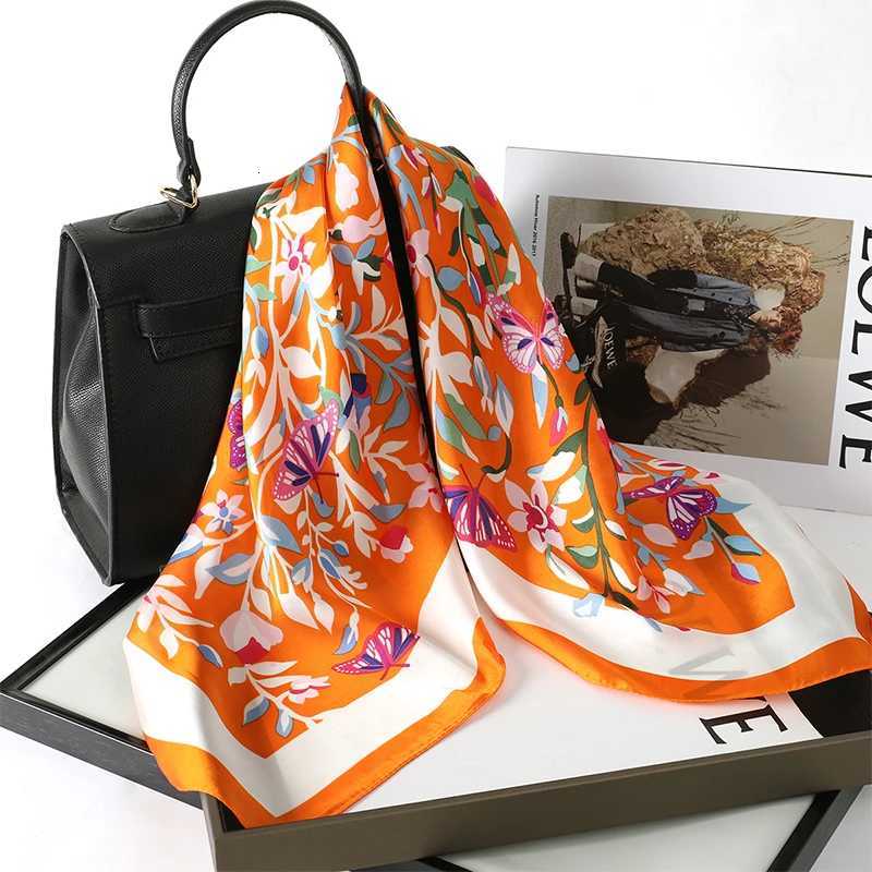 Luxury Popar 70X70CM Shawls Print cloth Four Seasons Sunscreen Small Fashion tter Silk Scarves band foardW251021