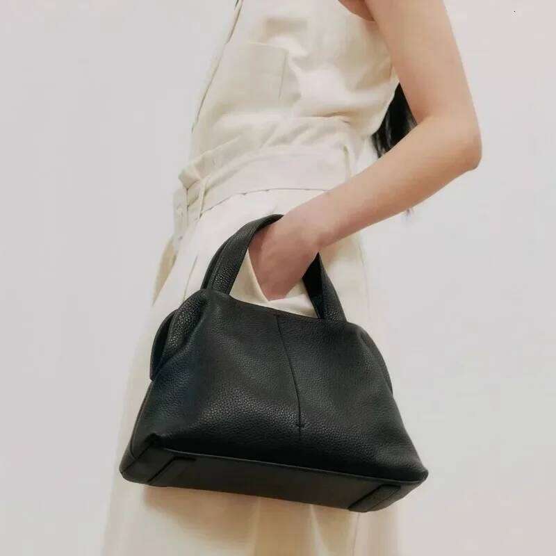 Top Layer Cowhide Leather Large Capacity Handbag Women's New 2025 Fashion Autumn Winter Boston Pillow Bag