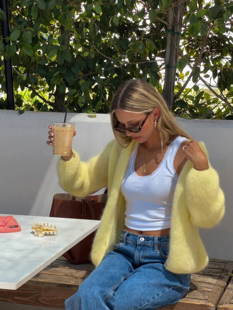 Womens AutumnWinter RelaxedFit SolidColour DropShoulder LongSleeved Oversized Knitted Cardigan 251017