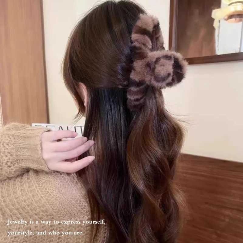 Top Grade Leopard Print Plush Hair Claw For Women Sweet Hair Ornament Hairpin Hair Clip Hairpin Winter Fashion Hair AccessoriesW254021