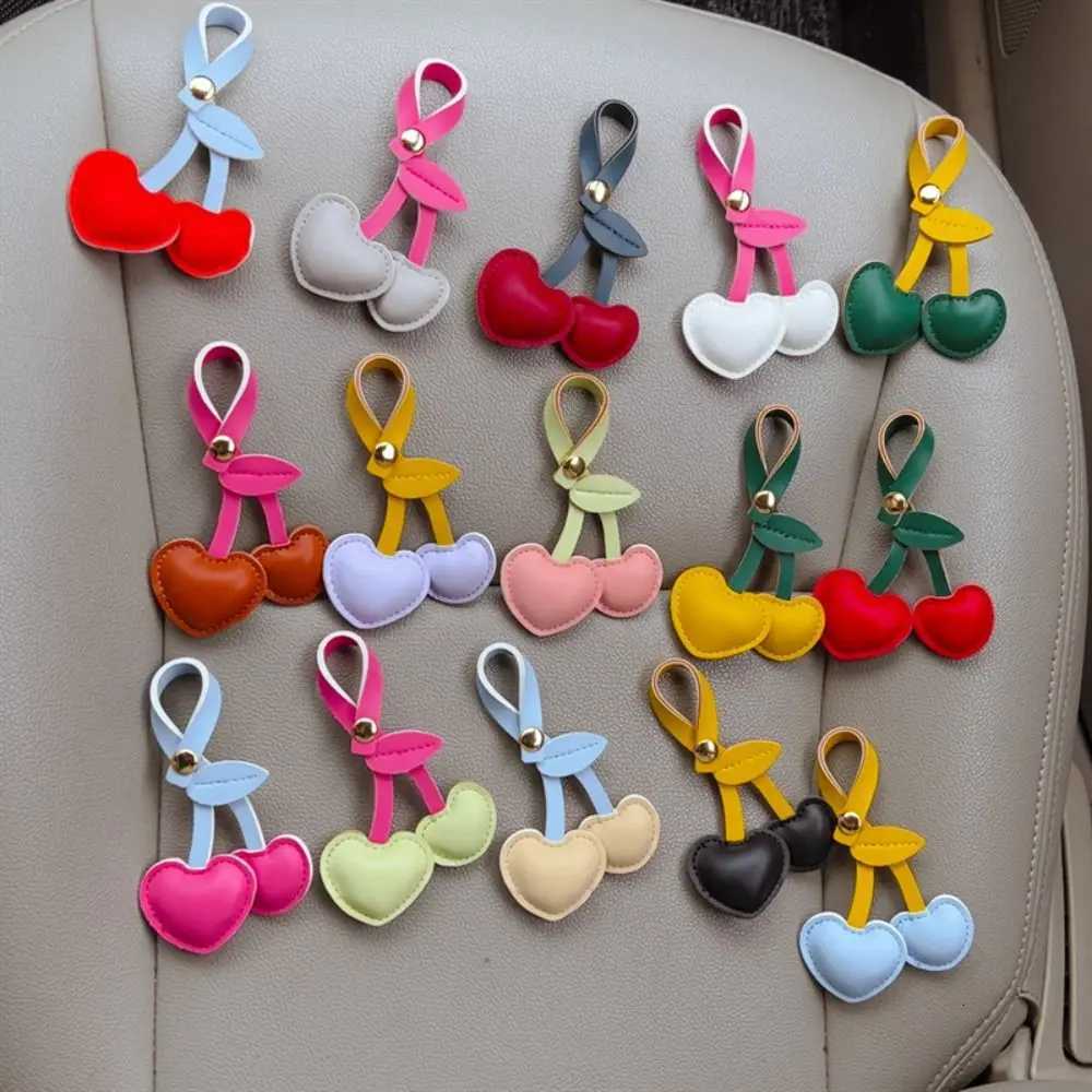 Trendy PU Leather Keychain Love Cartoon PU Leather Hanger Fashion Car Keyring Bag Pendant Men W251021