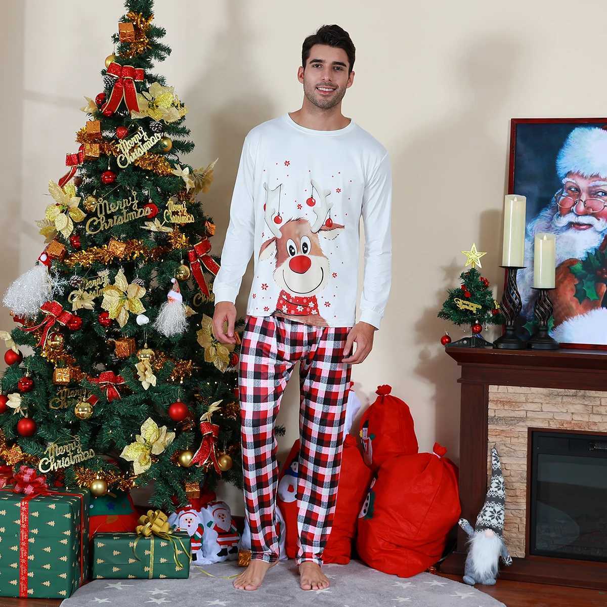 Family Christmas Pajamas 2023 Adult Matching Xmas Sleepwear Set Kids Boys Elf New Year Nightwear Mother Daddy Festival Deer Pjs L251021MCUT