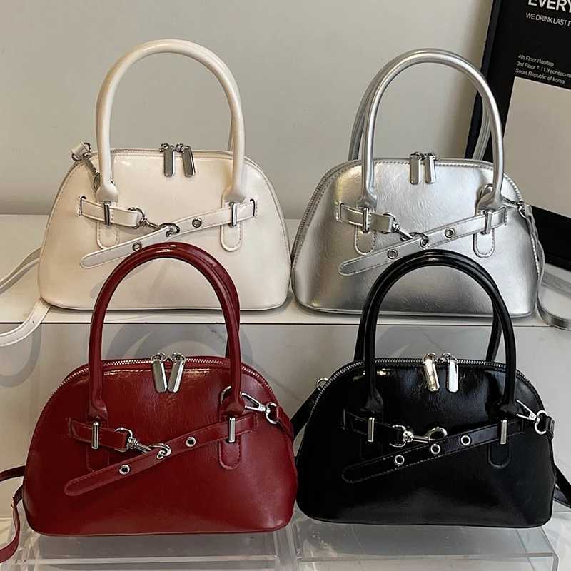 Stylish Minimalist Clutch Bag for Women Elegant Leather Crossbody Purse with Vintage Letter Luxurious Commuter Tote Z251018