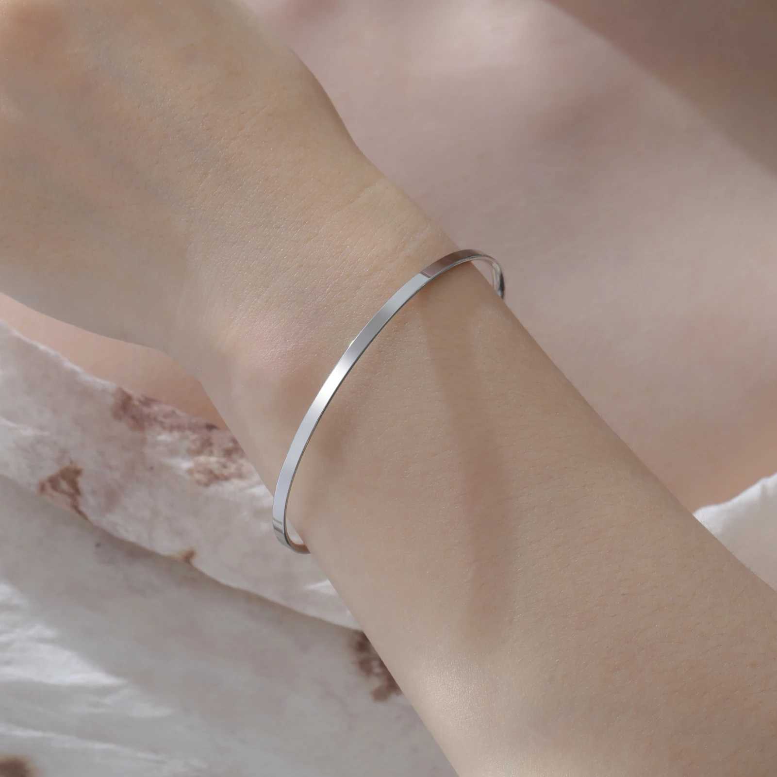 Minimalist Smooth Gloss Womens Open Bracelet Stainless Steel Minimalist Street Hip Hop Fashion Jewelry Gift J251021