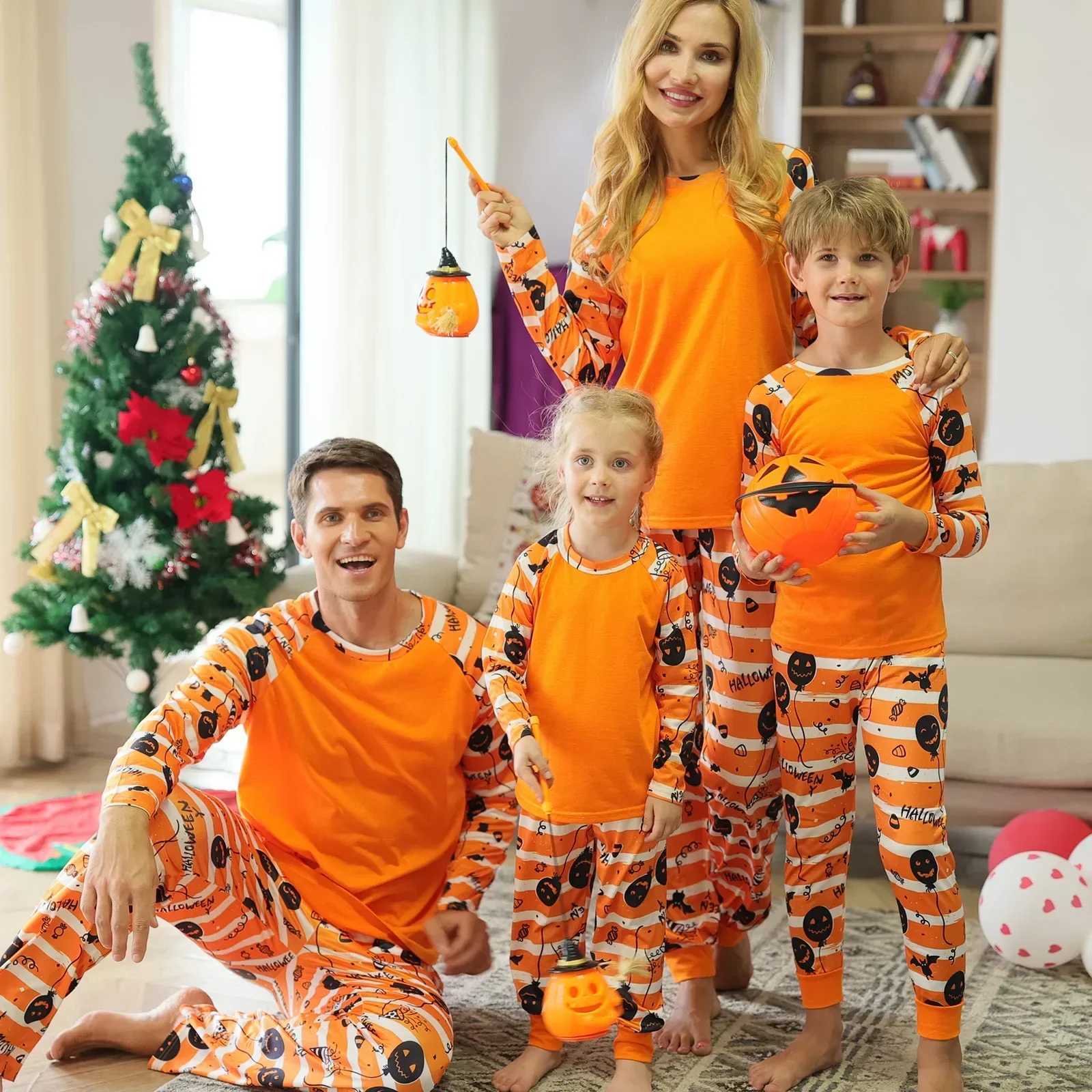 New Halloween Matching Outfits Pajamas Front Blank Parentchild Clothing Set Soft Cute 2 Pieces Suit Sleepwear Family Look L251021P4IM