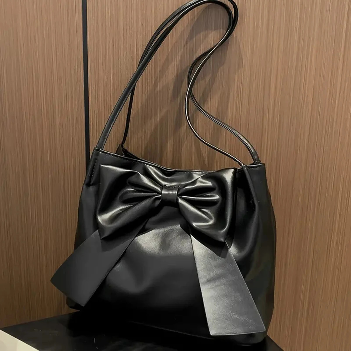 Black fashionable largecapacity bowknot tote underarm bag for women Hong Kong style foreign and stylish allmatch shoulder b 251015