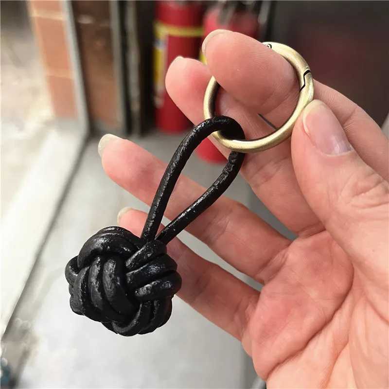 Key Chain Metal Keyring Genuine Leather Personalized Keychains Cowhide Lanyard Braided Keychains for Car Lanyard Retro Key Tag W251021
